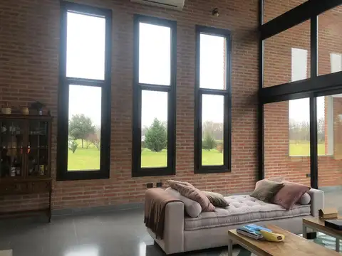 Espectacular Casa en Las Vizcachas