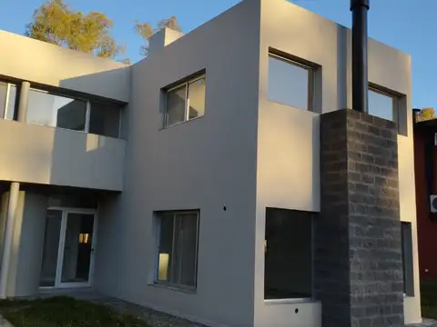Casa en Venta en La Arbolada, USD 215.000