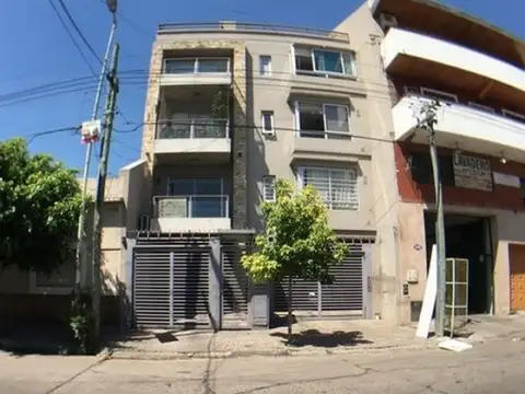 DEPARTAMENTO 2 AMB. AMPLIOS EDIFICIO DE CATEGORIA DE 3 PISOS