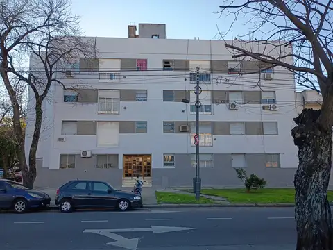 DOS AMBIENTES AL FRENTE EN PATERNAL. BAJAS EXPENSAS.