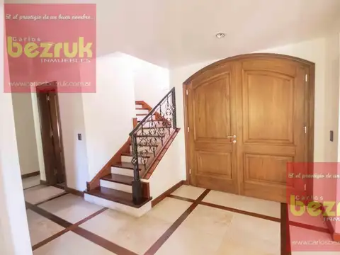Casa 5 ambientes con 3 baños