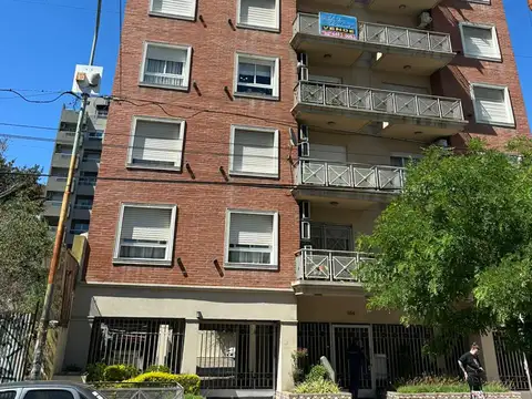 MORON CENTRO- DEPTO DE 2 AMB Y 1 BAÑO + BALCON . EN MITRE Y BOATTI