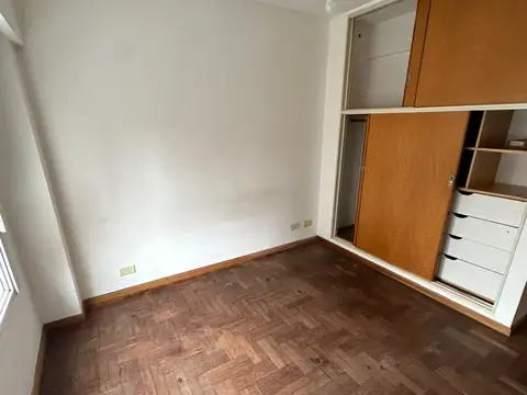 MORON CENTRO- DEPTO DE 2 AMB Y 1 BAÑO + BALCON . EN MITRE Y BOATTI