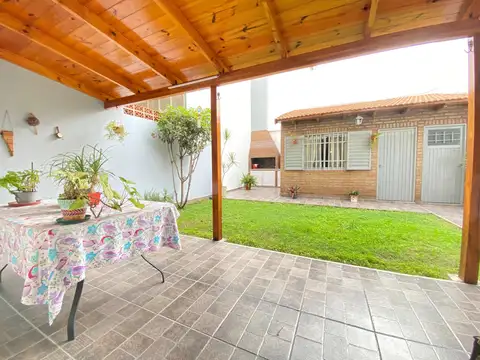 Departamento planta baja 3 dormitorios y  patio