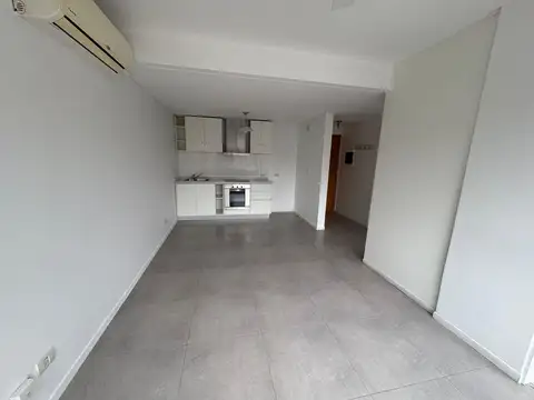 *EXCELENTE DEPTO. DE 2 AMB. CON VISTA AL FRENTE