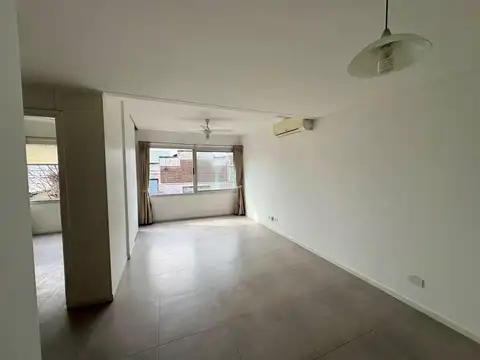 Tacuarí 600, Piso 1