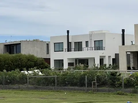 Casa en Venta en El Canton, USD 390.000
