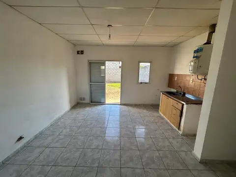 Casa 3 ambientes con 1 baño
