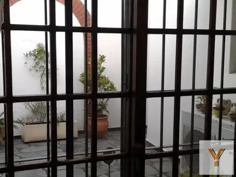 Casa en venta - 3 Dormitorios 3 Baños - Quilmes