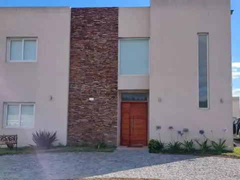 CASA EN VENTA AREA 60