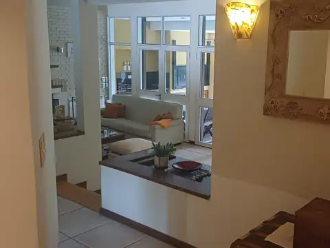 Casa en Venta con 3 cocheras