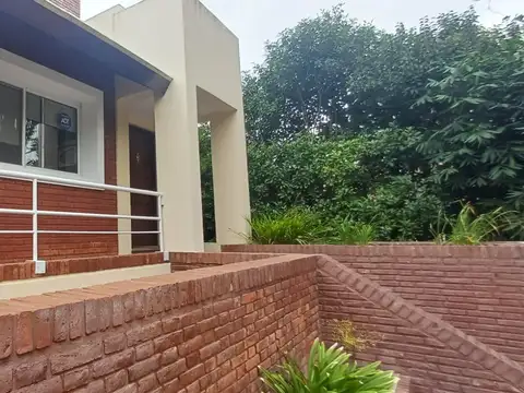 Casa 5 ambientes con 3 baños