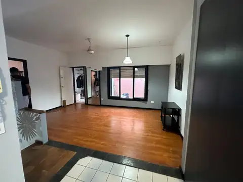 CASA 4/5 AMB  C/PATIO PARRILLA