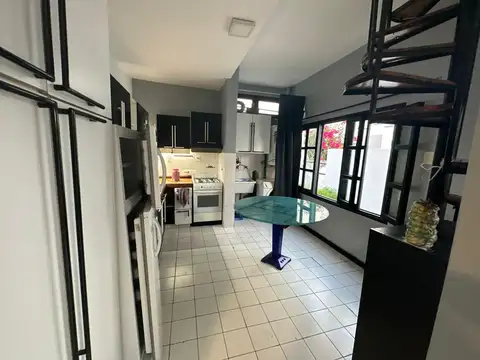 CASA 4/5 AMB  C/PATIO PARRILLA
