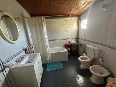 Casa en Venta con 3 cocheras