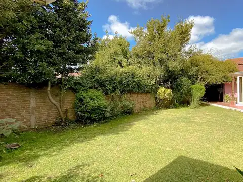 VENTA CASA 4 AMBIENTE PARQUE PARRILLA CRED PERMUTA