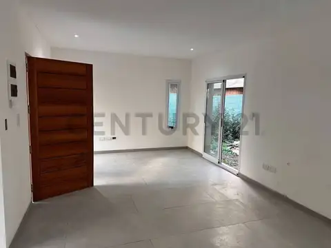 Casa 4 ambientes con 1 baño