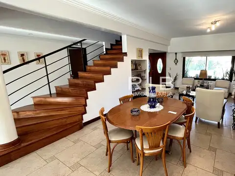 Casa 4 ambientes con 4 baños