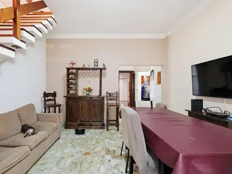 Depto Tipo Casa 4 ambientes con 2 baños