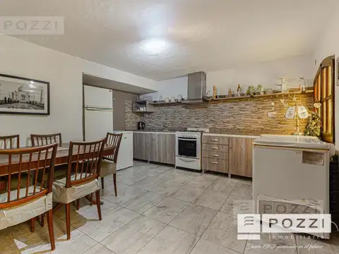 Casa en Venta con 2 cocheras