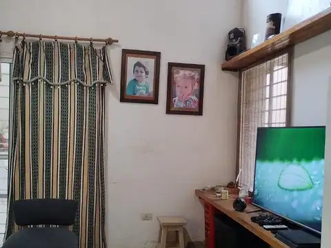 Casa 6 ambientes con 2 baños