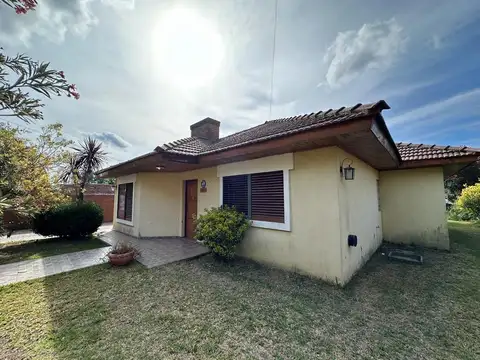 Casa en venta en Escobar - cinco ambientes