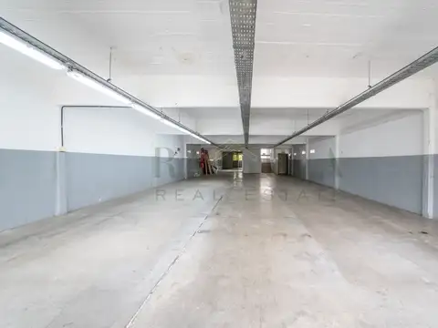 EDIFICIO/FABRICA DE 4 PISOS CON OFICINAS DEPOSITO MONTACARGA EXCELENTE UBICACIÓN