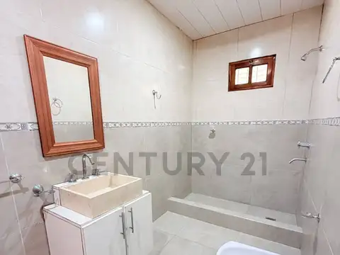 13 bis y 668. Casa de 3 AMBIENTES en Alquiler, Villa Garibaldi, La Plata.
