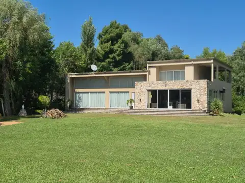 Venta Casa 6 ambientes en isla del Delta Tigre