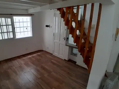 Depto Tipo Casa 2 ambientes con 1 baño