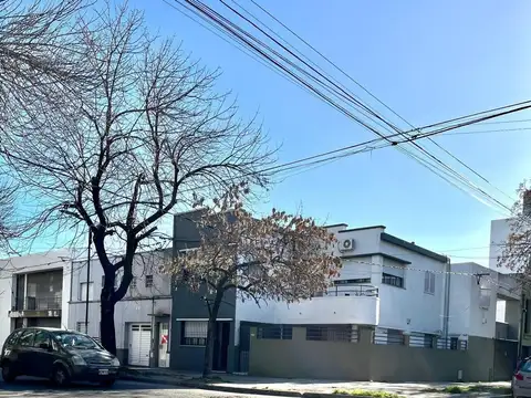 Importante casa en plata baja