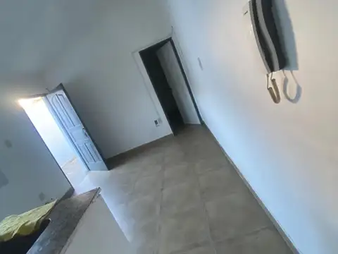 ALQUILER: DEPTO 2 AMBIENTES CON PEQUEÑO PATIO - LOMA HERMOSA