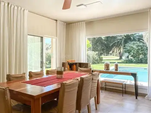 Casa en Alquiler con 2 cocheras