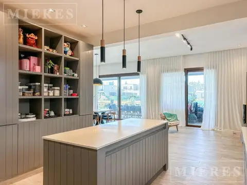 Casa en Alquiler Temporal con 2 cocheras