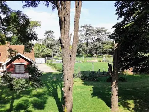 Amplia casa de 3 amb, en barrio cerrado