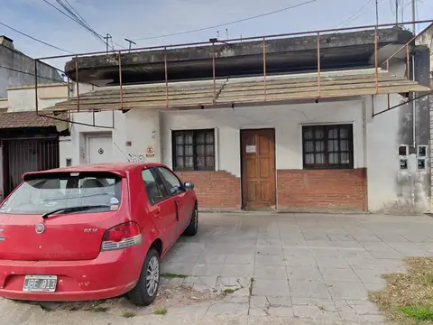 Local PH al frente de dos ambientes apto vivienda
