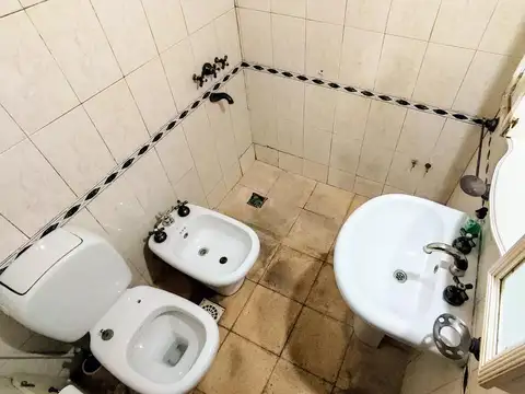 Casa 5 ambientes con 2 baños