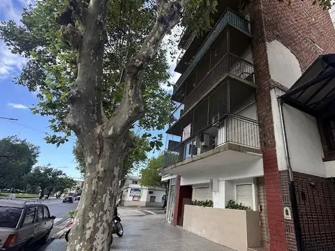 2 AMBIENTES LATERAL "MUY LUMINOSO"