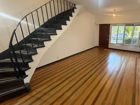 Depto Tipo Casa en Alquiler de 3 ambientes