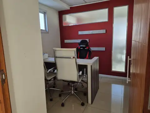 Oficina 5 ambientes con 2 baños