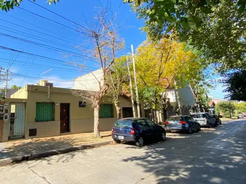 PH 3 ambientes al frente con entrada independiente y patio.