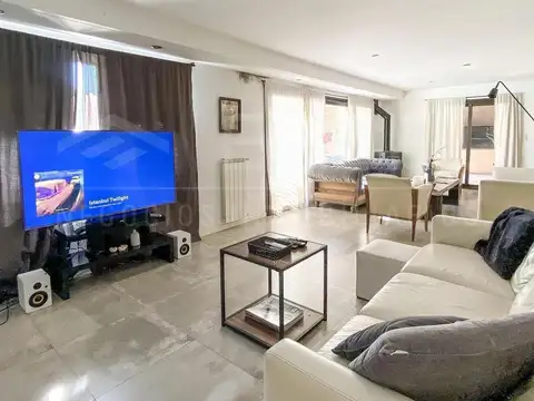 Casa 4 ambientes con 3 baños