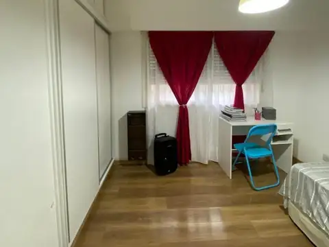 CASA CENTRICA EN VENTA . CAMPANA.