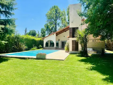 Venta Casa Pileta 4 amb + Dependencia La Martona
