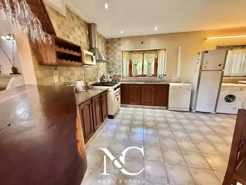 Casa 6 ambientes con 3 baños