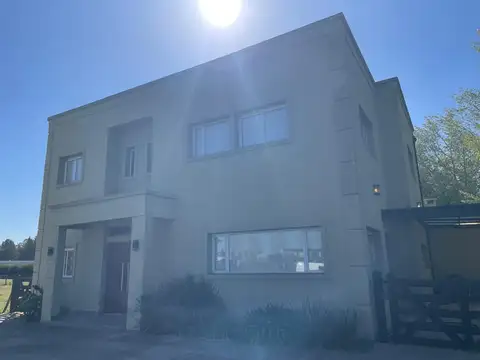 ALQUILER TEMPORARIO - CASA 7 AMBIENTES C/COCHERA