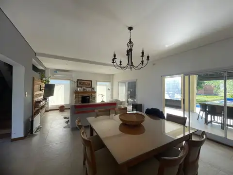 Casa 7 ambientes con 3 baños
