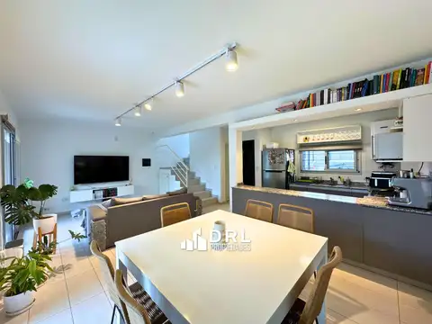 Casa en Alquiler con 1 cochera