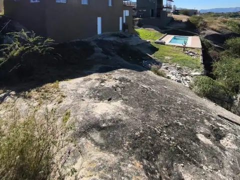 Casa 8 ambientes con 5 baños