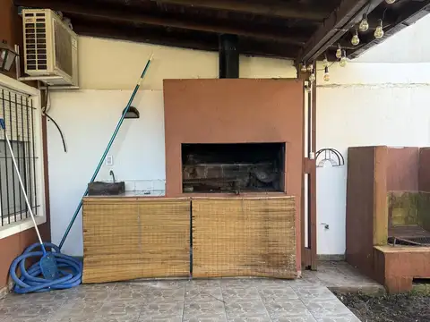Casa 2 ambientes con 2 baños